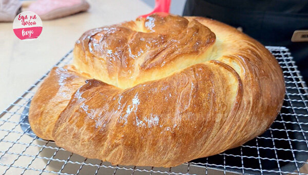 Это не тот хлеб, который вы ели всегда - он совсем другой. Необычный состав и вкус, попробуйте