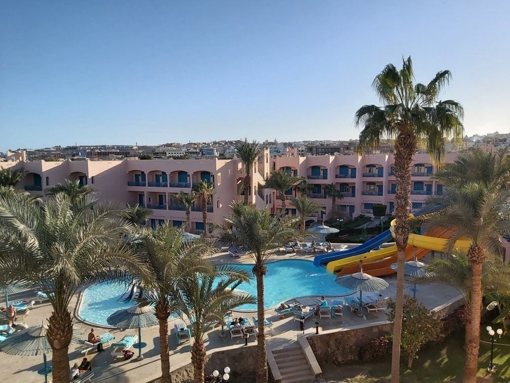 Территория отеля Le Pacha Resort