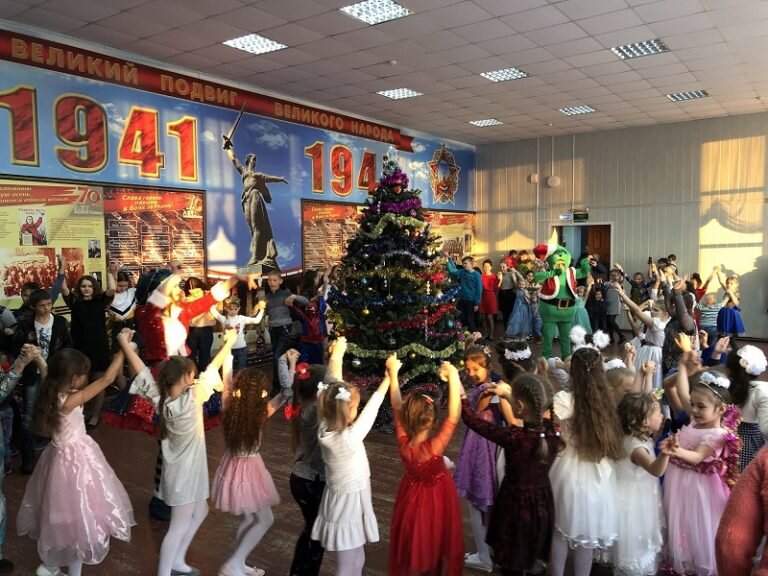    В детских садах Оренбурга новогодние утренники пройдут без ковидных ограничений Елена Шкатова