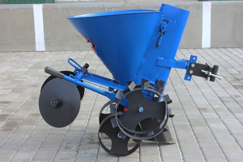 Компактные сажалки идеально подойдут для не слишком мощных мотоблоков 