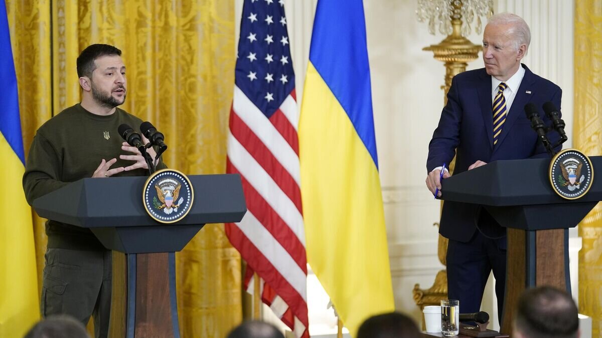    Президент Украины Владимир Зеленский и президент США Джо Байден во время пресс-конференции в Восточном зале Белого дома в Вашингтоне© AP Photo / Andrew Harnik