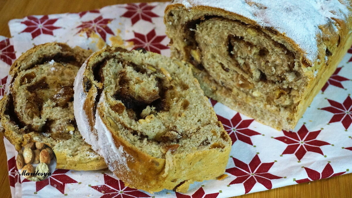    Праздничный хлеб с корицей, изюмом и орехами