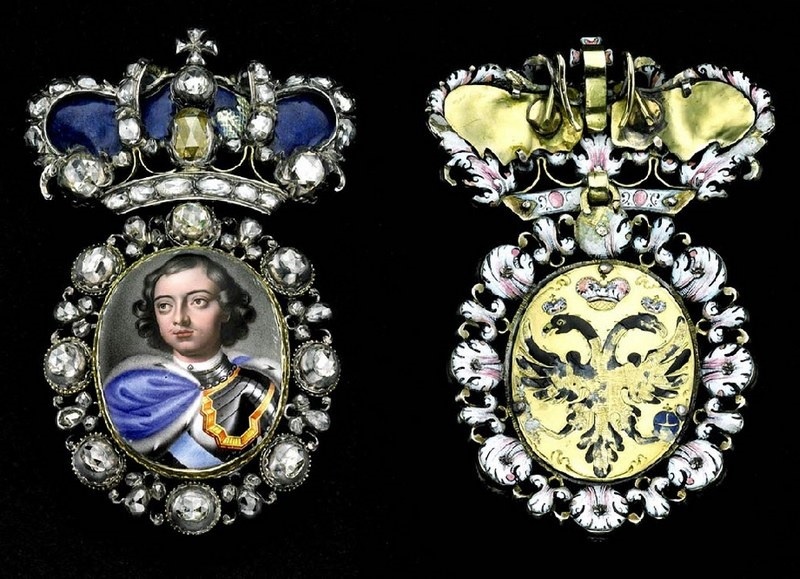 Нагрудный знак с портретом Петра I