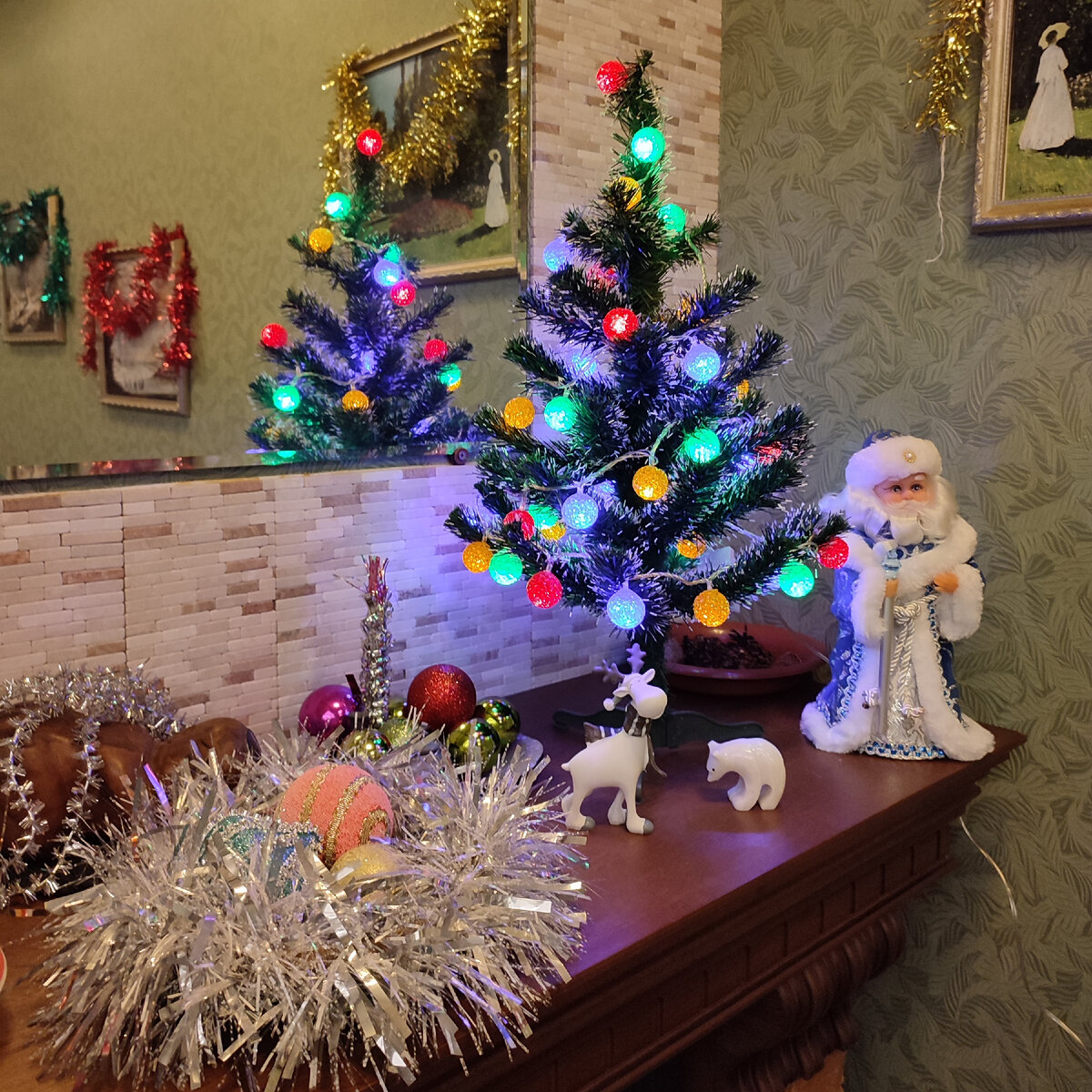 С Дедом Морозом и северными зверятами ☺️