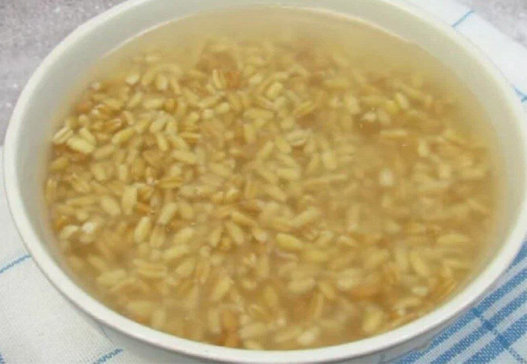 Крупу нужно замочить на ночь в холодной воде