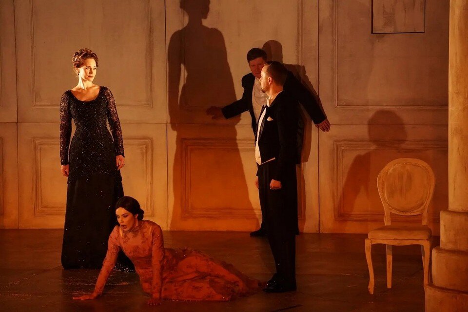     Сцена из «Анны Карениной».  Приморский театр имени М. Горького