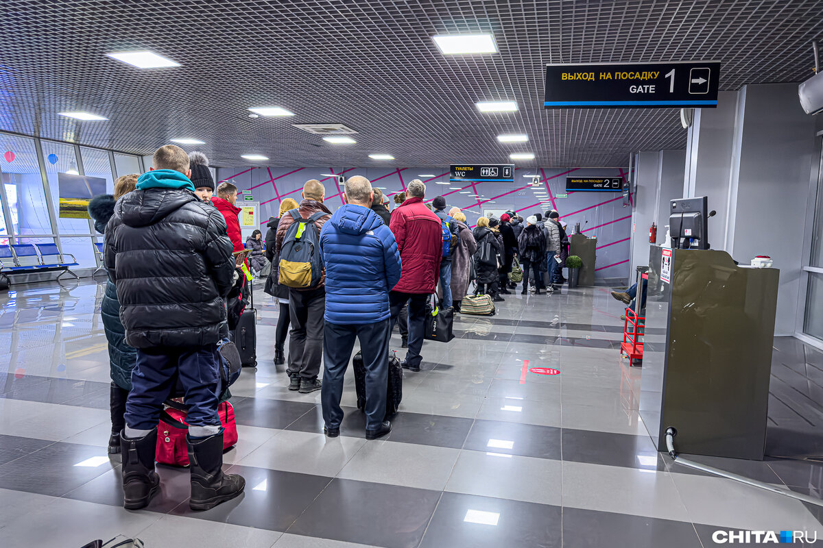     Теперь россияне так же массово, как и в сентябре, покидают Турцию. Многие улетают в другие страны, желающих вернуться в Россию среди «поуехавших» — единицы    
 Фото: Олег Федоров/CHITA.RU