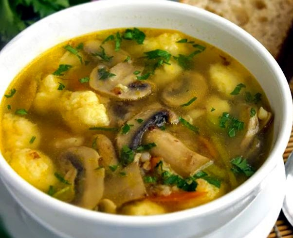 Курино грибной суп. Суп с соевым соусом. Королевский суп. Суп лапша грибная. Суп лапша грибная.