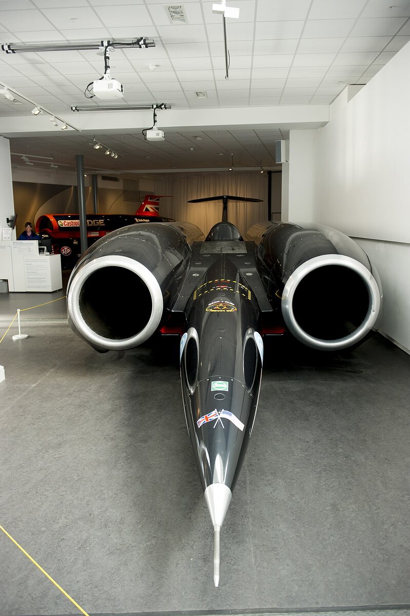 реактивный автомобиль thrust ssc