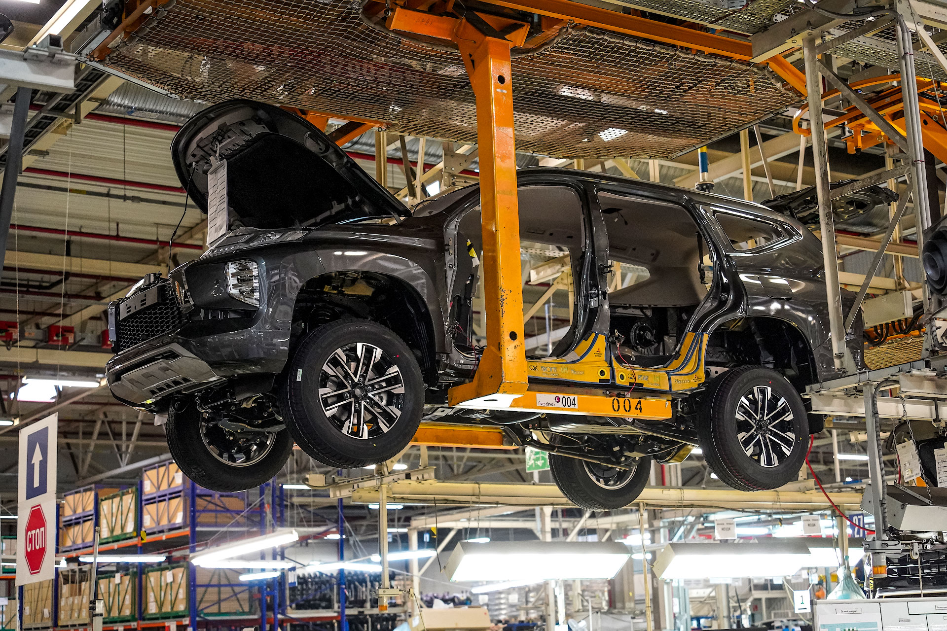 Как собирают внедорожник Mitsubishi Pajero Sport и кроссовер Outlander на заводе в Калуге12