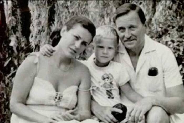 Валентина Толкунова с мужем Юрием Папоровым и сыном Колей. Фото из открытых источников