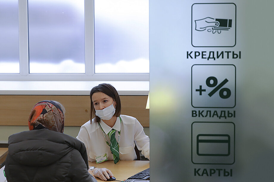 Остановить рост неконструктивной закредитованности населения возможно только с помощью ответственного поведения как со стороны пользователей, так и со стороны банков.Фото: Кирилл Кухмарь/ТАСС