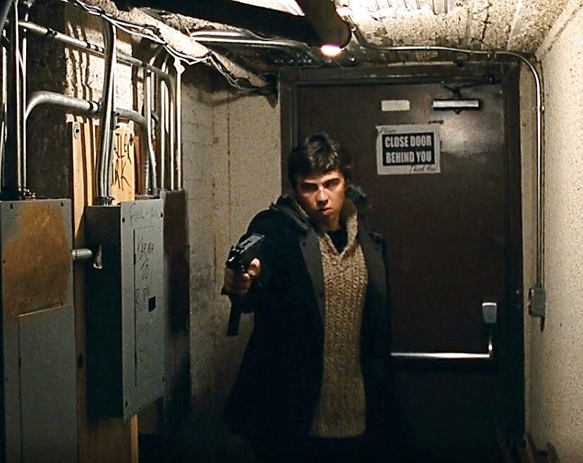 Данила Багров идёт по коридору, истребляя на своём пути всех американцев...