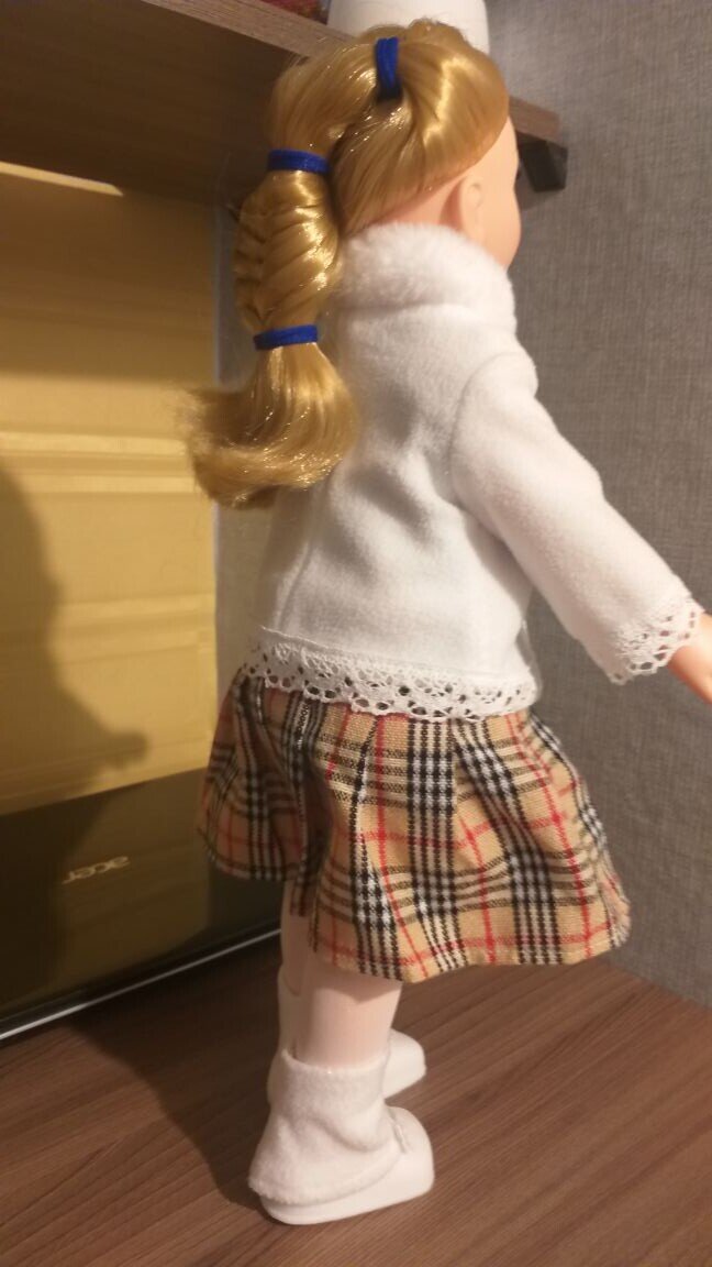 А,какие шикарные волосы,шелковистые,и очень хорошо прошиты.