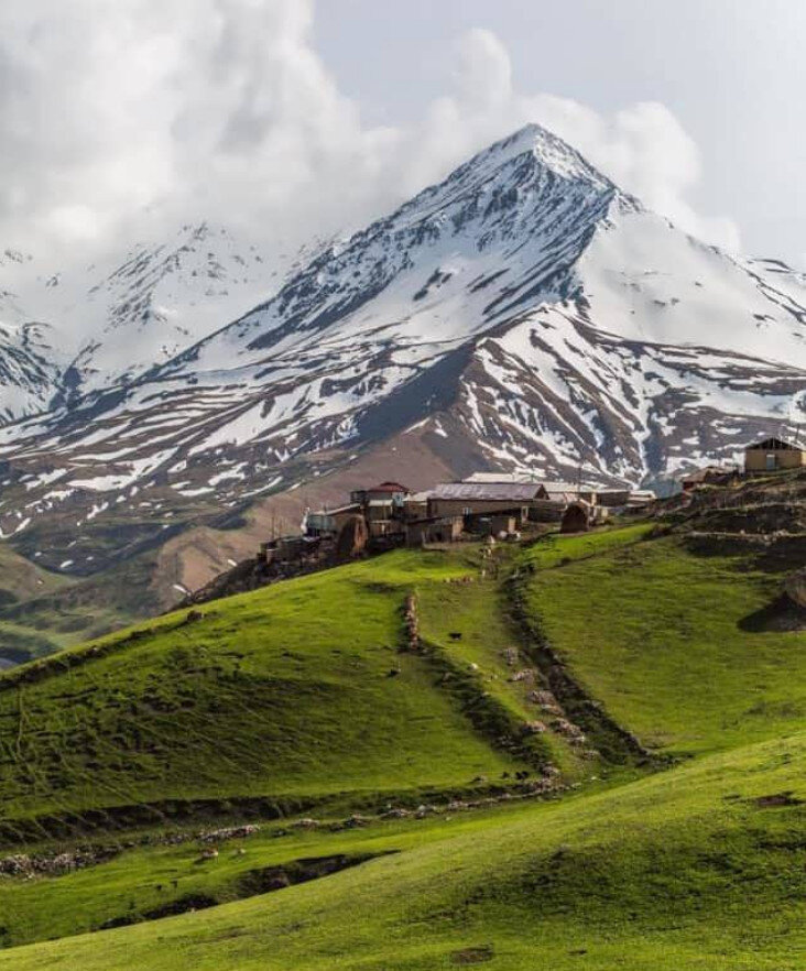 Дагестанская республика. Горы Куруш Дагестан. Аул Куруш в Дагестане. Куруш (Докузпаринский район). Горный Дагестан высокогорный.