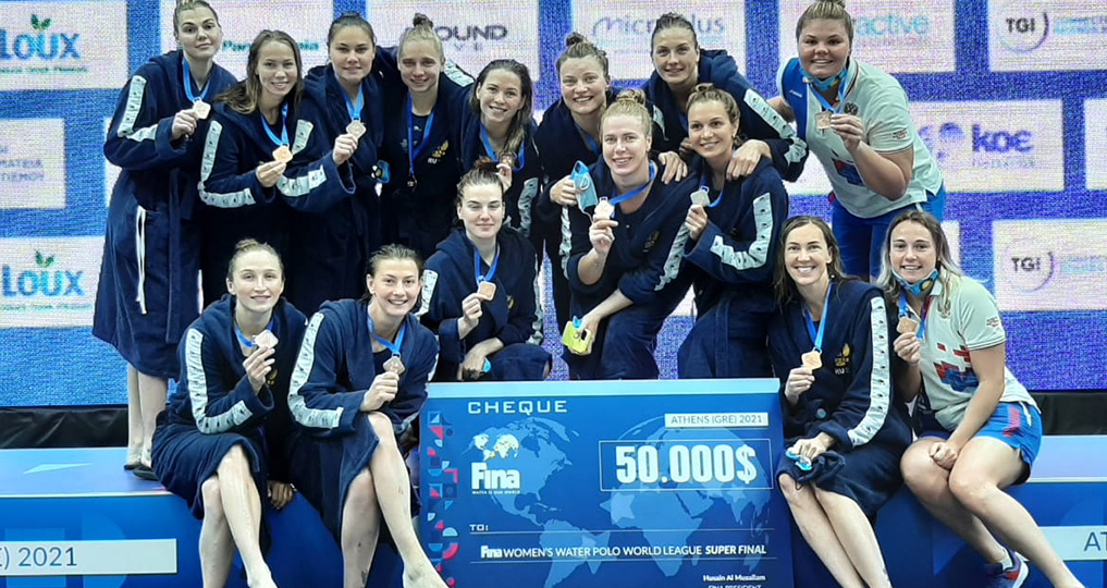 Женская сборная России завоевала бронзовые медали Суперфинала Мировой лиги, обыграв в матче за третье место сборную Канады.