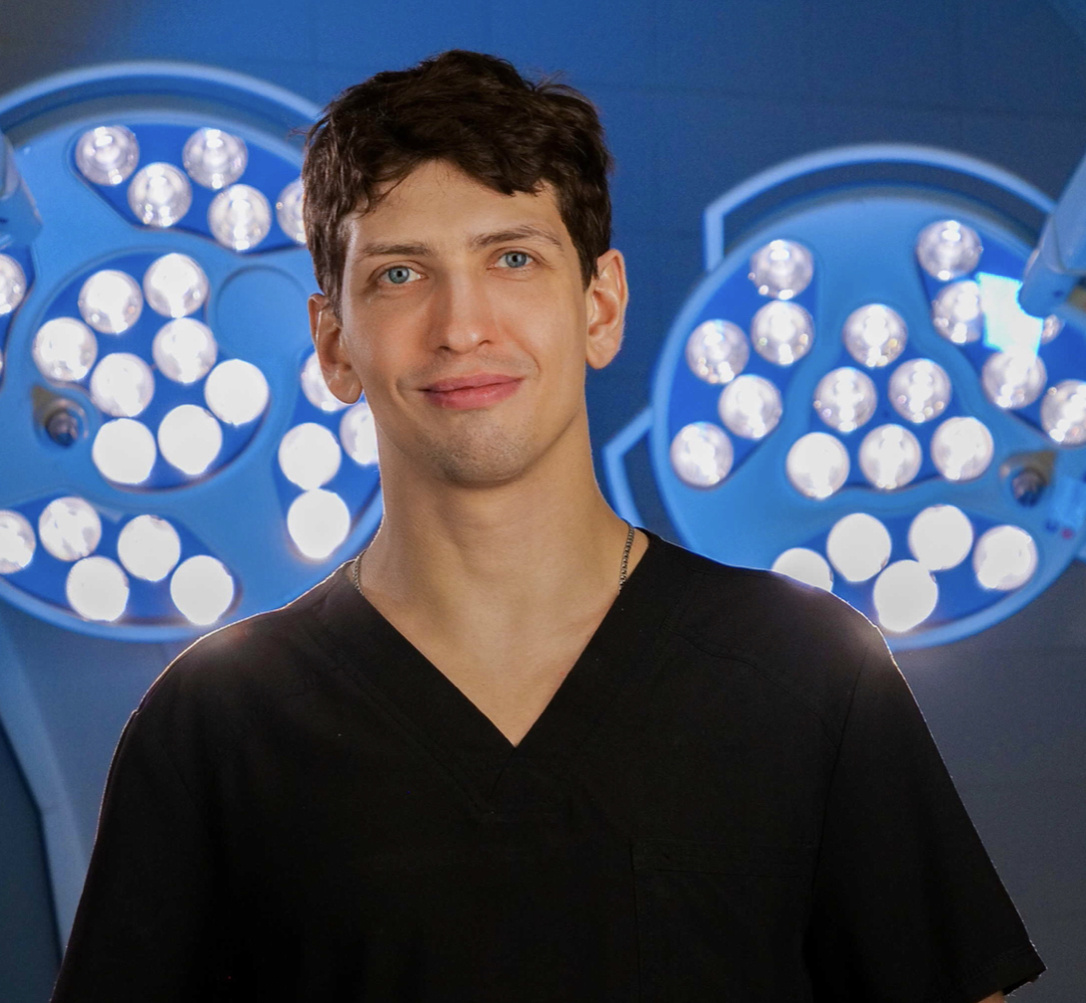 Копасов Андрей Евгеньевич- Ведущий пластический хирург. Кандидат медицинских наук. Преподаватель учебного центра профессора Блохина и доктора Вульфа. Стаж более 9 лет.