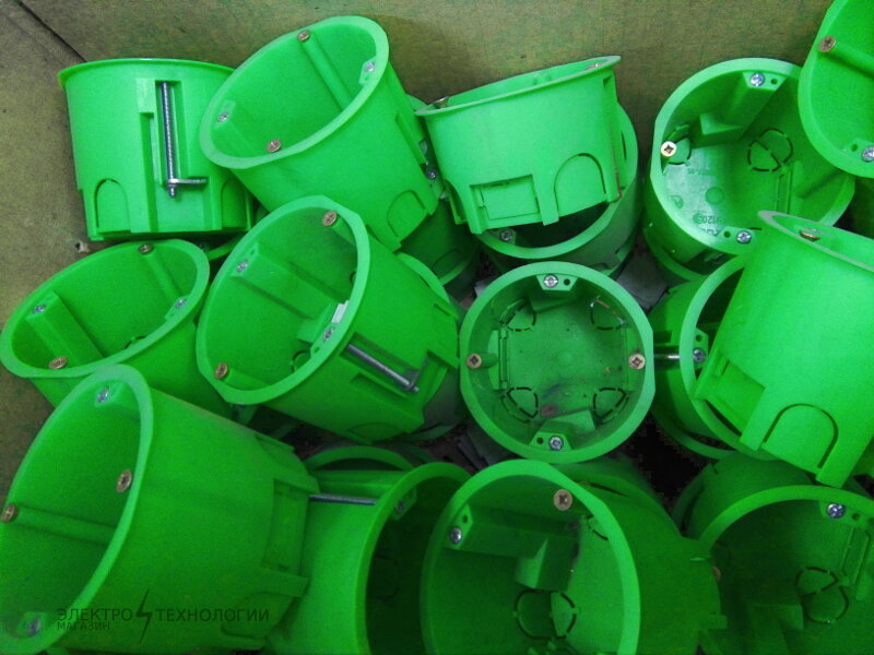 Коробки установочные Hegel