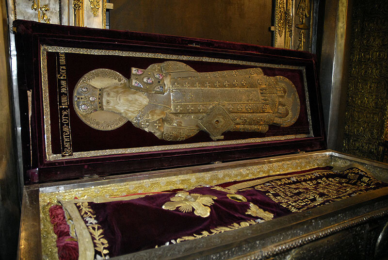 мощи святителя филиппа московского. мощи святителя филиппа московского. мощи святителя филиппа в успенском соборе. мощи святителя филиппа в успенском соборе. святитель филипп митрополит московский перенесение мощей.