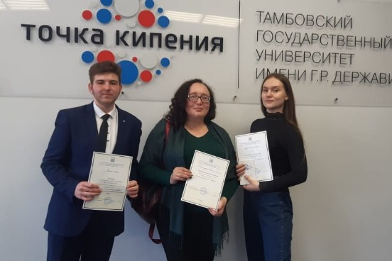 Команда детских юнкоров с руководителем