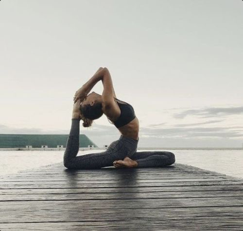 Поза русалки (Эка Пада Раджакапотасана) оказывает благотворное влияние на целые группы мышц: мышцы таза, шеи и плеч, грудные и спинные. При регулярном выполнении асаны улучшается пищеварение,  выпрямляется осанка и разрешаются проблемы с женским и мужским здоровьем. 