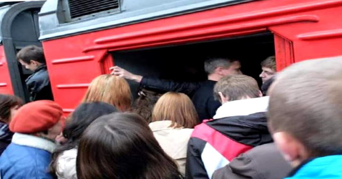 Поезд череповец адлер. Исчезновение поезда санетти. Куда делась электричка. Поезд череповец адлер. Поезд электричка.