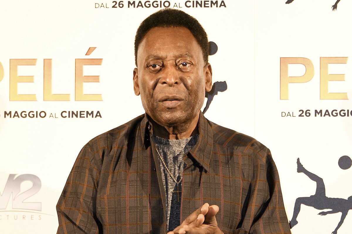     Организм перестал реагировать на химиотерапию: Пеле оказывают паллиативную помощь