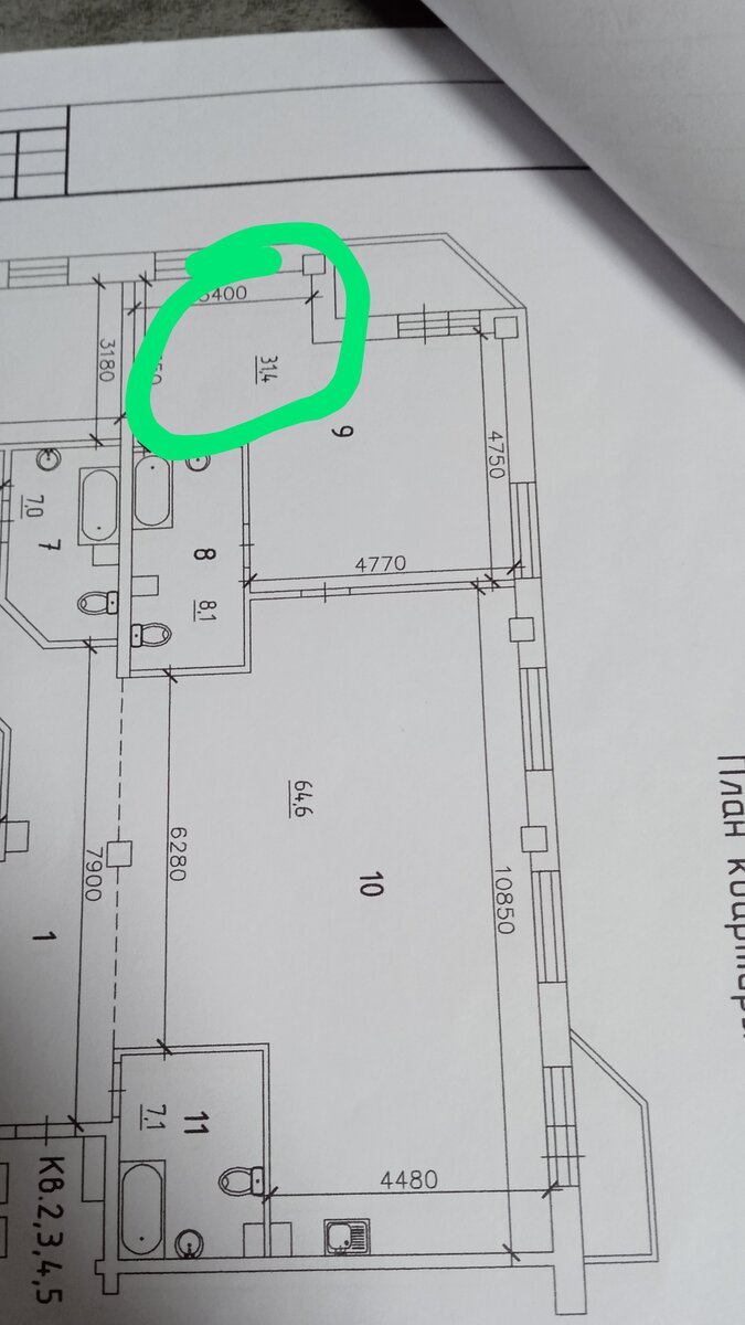 Под номером 9 жилая комната. Там где обведено, этажом выше находится кухня 🤷‍♀️. Вход в санузел из жилой комнаты 😳