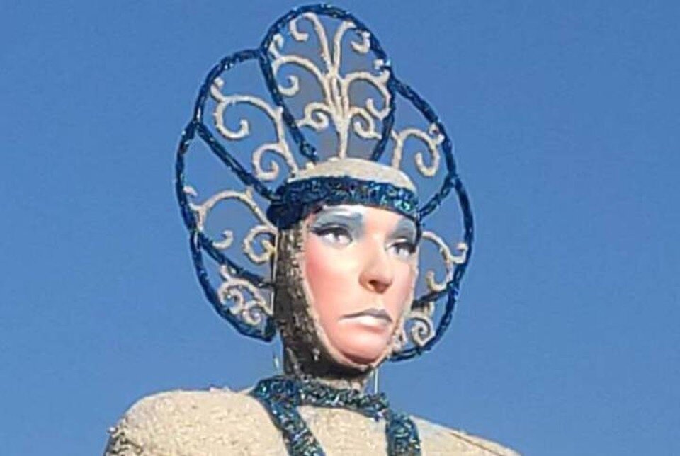     В этом году сказочному персонажу сделали яркий макияж. Фото: предоставлено администрацией Аксая