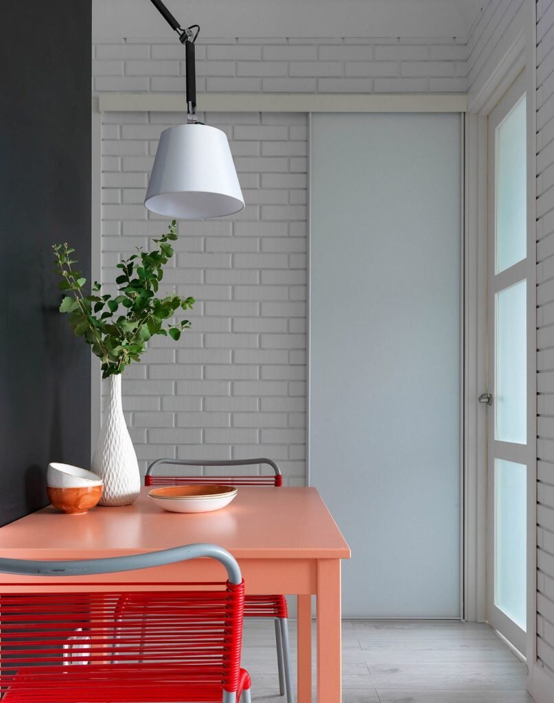 Из маленькой двушки сделали трёшку. Впечатляющее обустройство площади 43 кв.м.