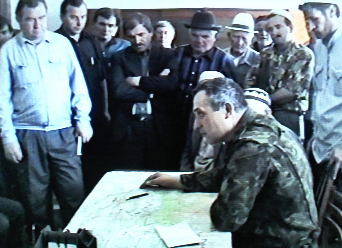 Встречи командующего войсками Северо-Кавказского военного округа генерал-полковника Анатолия Квашнина с жителями чеченских сел были делом обыденным. После разговоров с ними  он часто корректировал планы и действия подразделений и частей, задействованных в контртеррористической операции.
