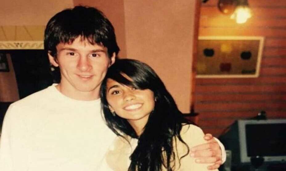    Молодой Лео Месси с главной любовью своей жизни. Фото: Соцсети АНтонеллы Рокуццо