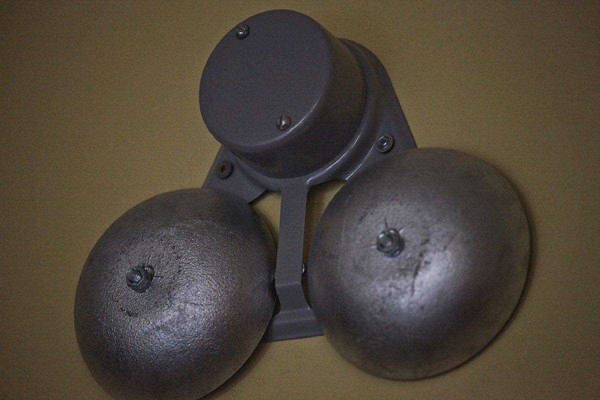 Из просторов интернета - школьный звонок.