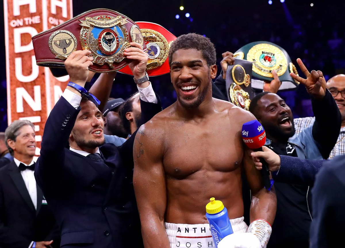 Британский экс-чемпион мира в супертяжелом весе по версиям (WBA, WBO и IBF) - Энтони Джошуа
