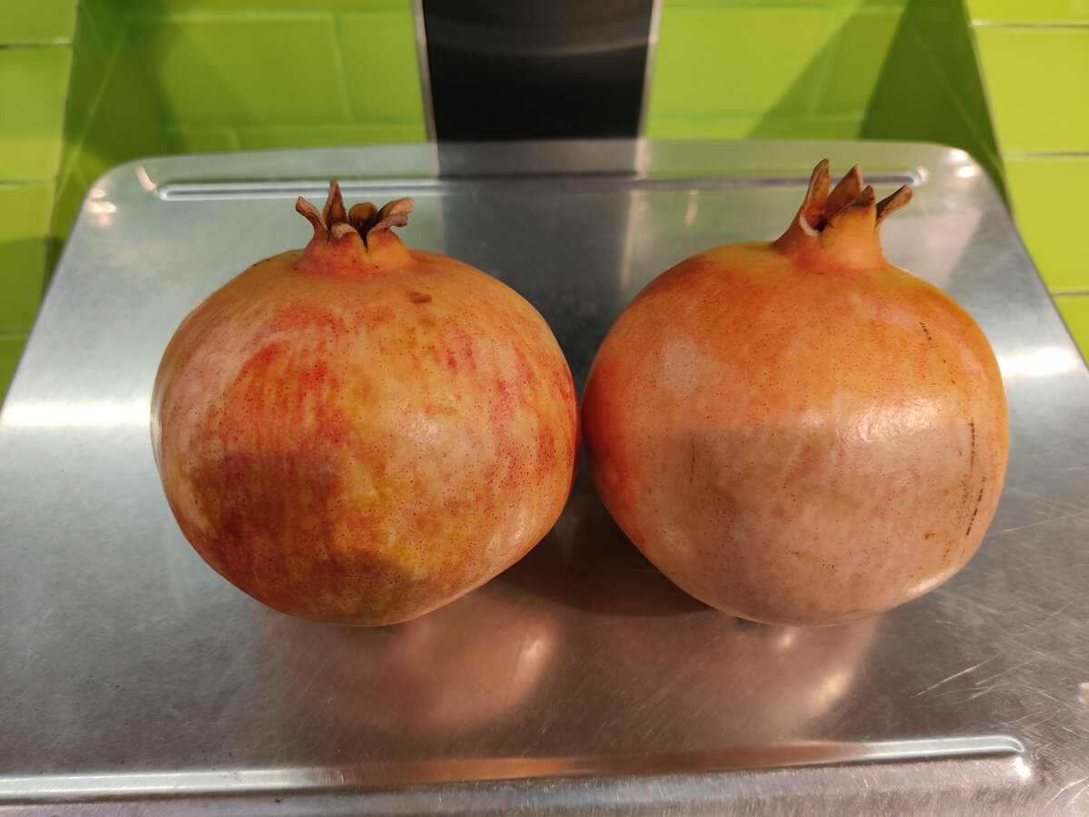 Так сделали и мы, придя в гипермаркет “Перекресток”. Вот 2 самых крупных граната.