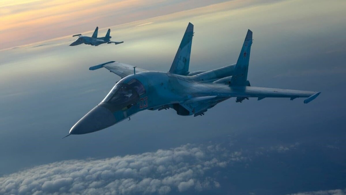     Власти объяснили звуки взрыва и инверсионные следы в небе над Родионово-Несветайским районом Ростовской области, подробностями поделился губернатор Василий Голубев.