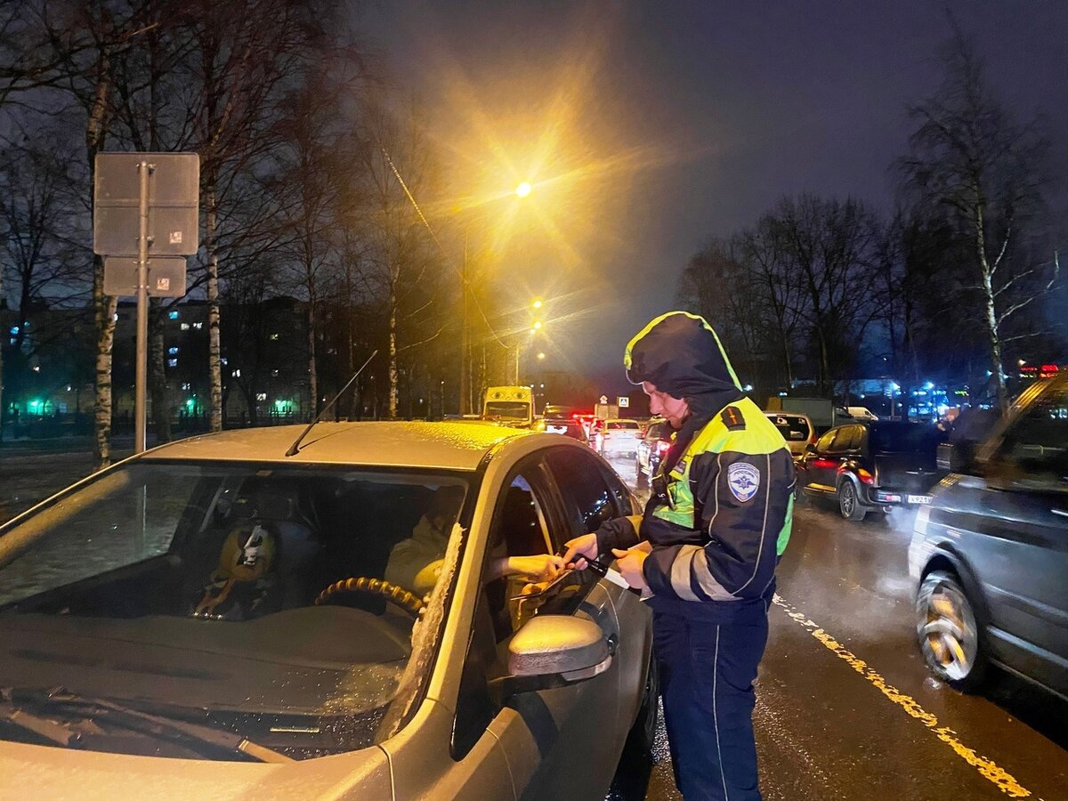 Автоюрист пояснил, имеет ли право инспектор ДПС выписать водителю штраф за  грязные фары. | Автоюрист. Всё о ДПС. | Дзен