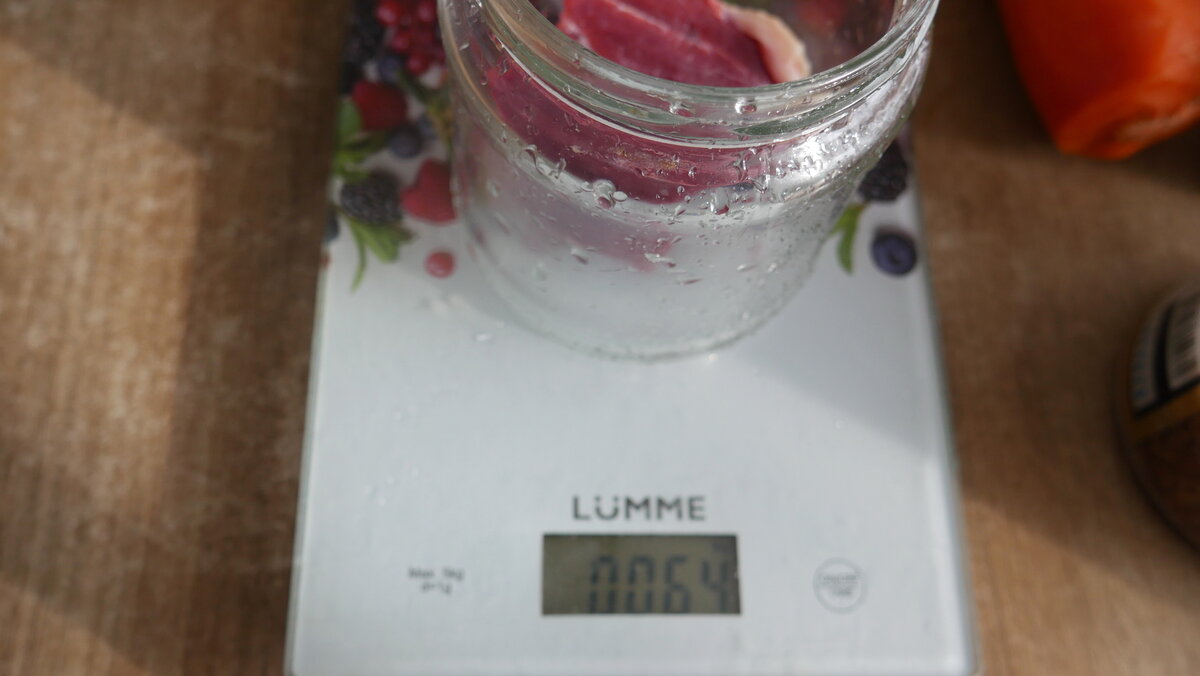 Мясо - 64-65 граммов.