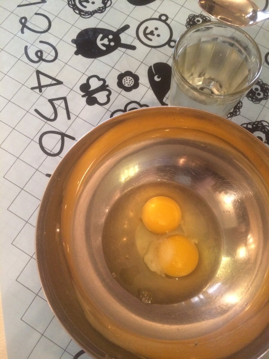    Яйца, соль, уксус, вода