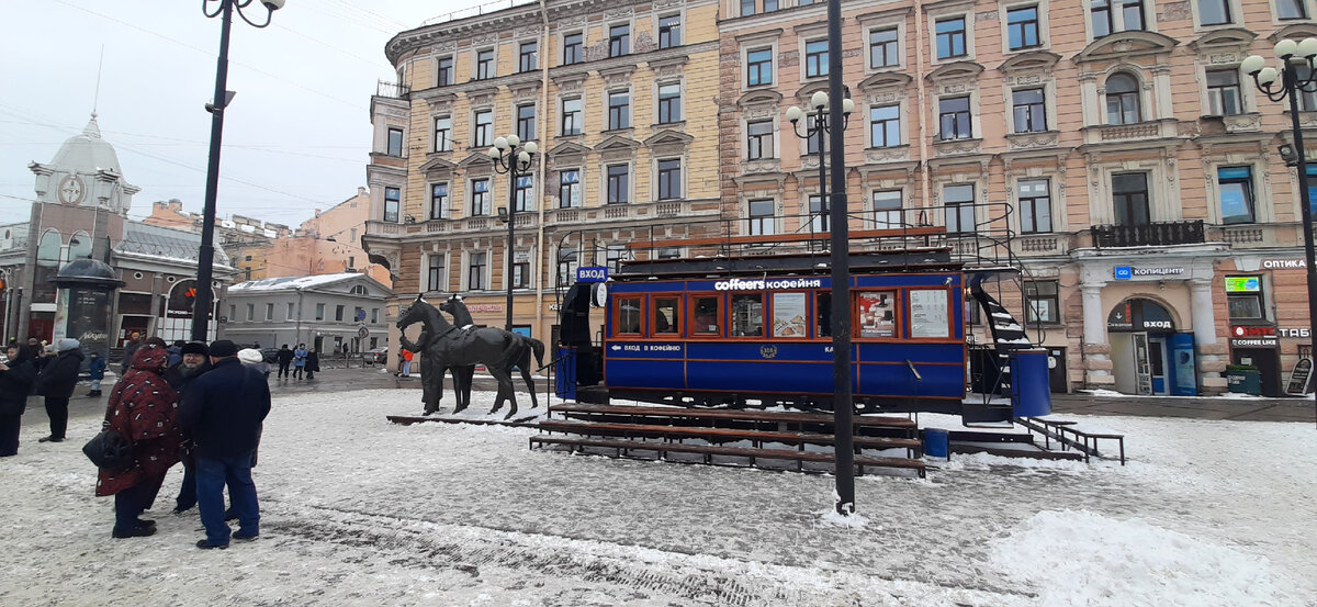У метро Василеостровская. Фото автора