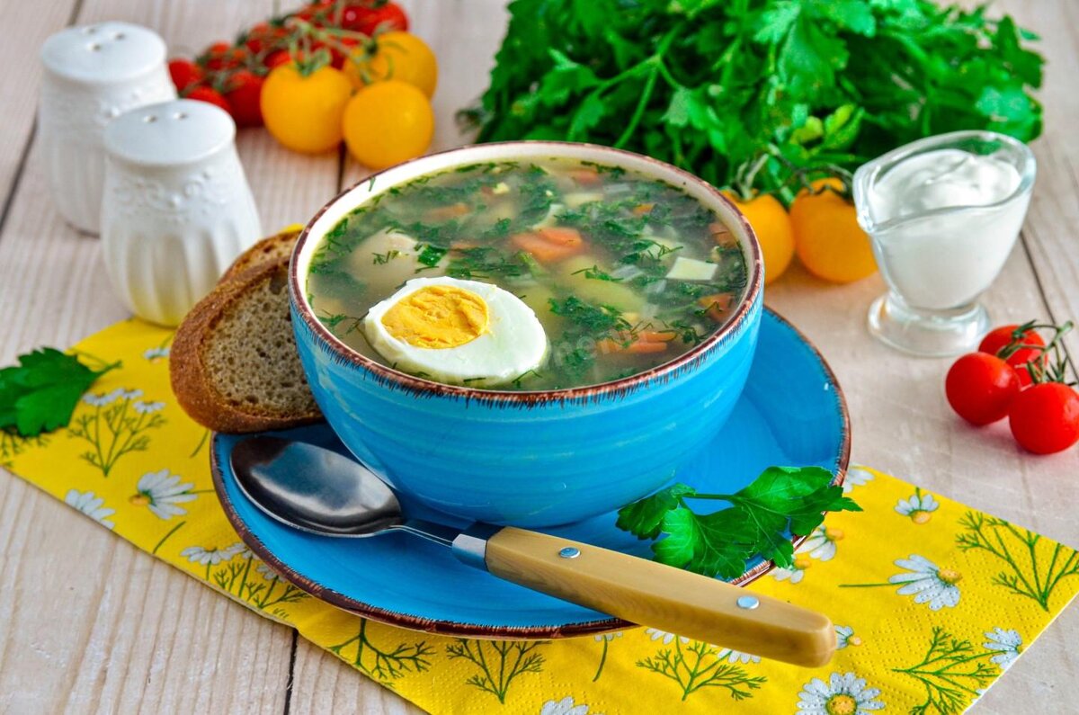 Суп с крапивой и яйцом рецепт. Суп с крапивой и яйцом. Щавелевый суп. Щавелевый суп с яйцом. Суп из крапивы с яйцом.
