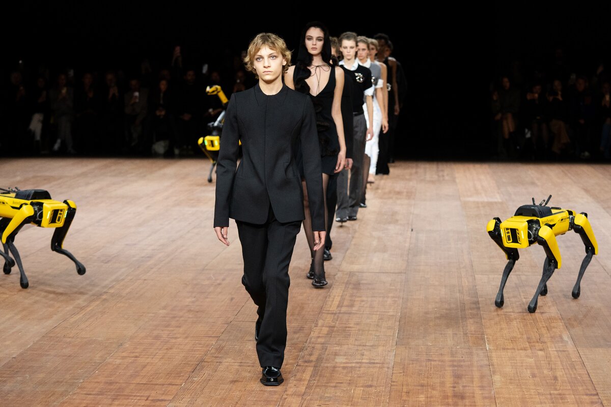     Показ Coperni Legion-Media