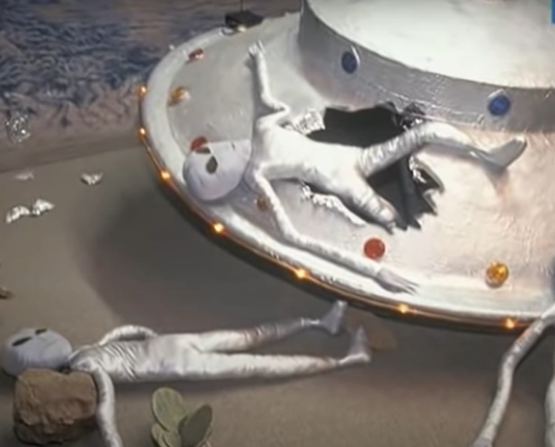 Тарелка нло. Нло. Секретные материалы нло. Летающая тарелка. Розуэлл нью-мексико крушение нло.