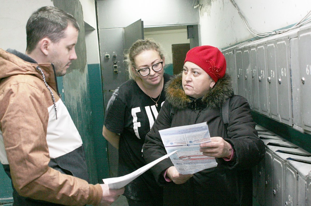    С осени прошлого года на жильцов начали оказывать давление.