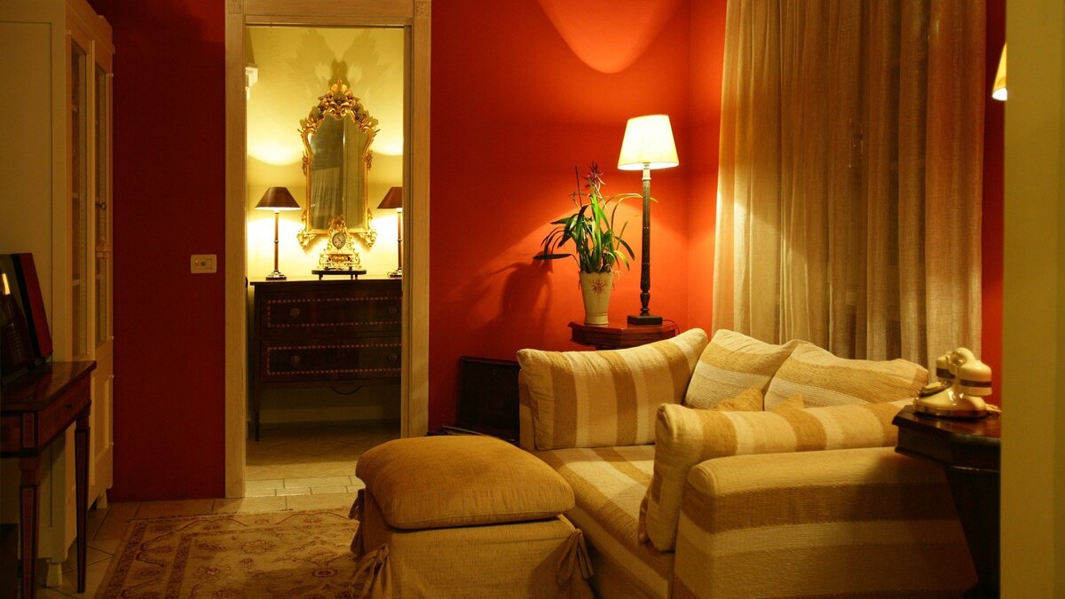 уютная комната с лампой. теплый дом теплый свет. теплый дом теплый свет. теплый дом теплый свет. тёплый свет лампы.