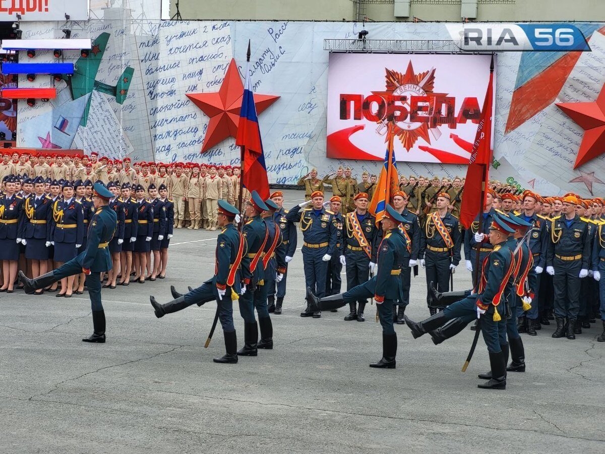   Впереди Т-34: В Оренбурге 9 мая торжественно прошел Парад Победы Белов Михаил Александрович