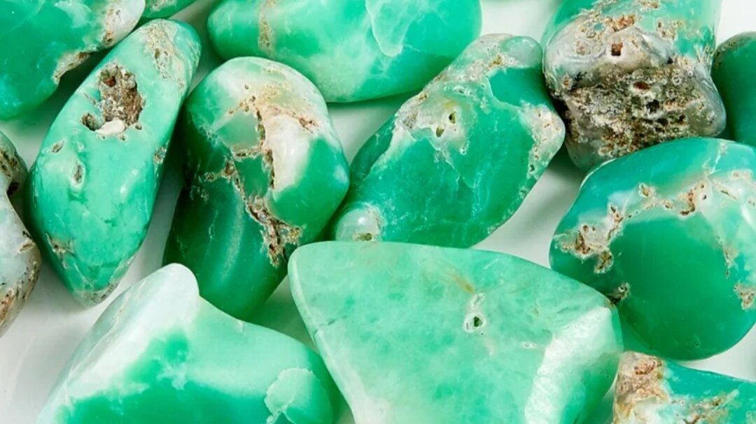 нефрит украшения. пандора хризопраз. зеленый камень хризопраз. хризопраз / минерал. хризопраз маркиз 10х5.