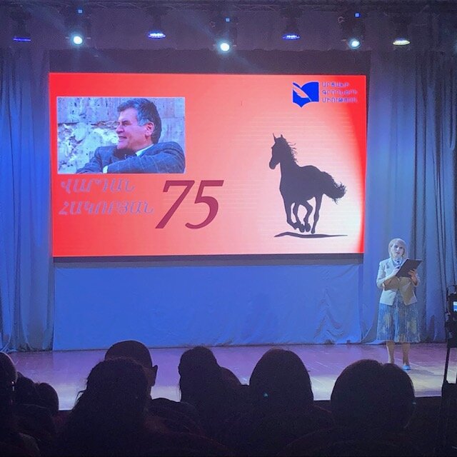 В Степанакерте отметили 75-летие со дня рождения поэта Вардана Акопяна. Фоторяд