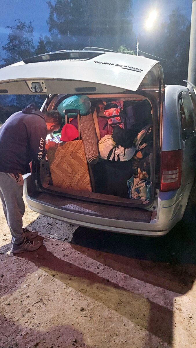 Вот так выглядел наш багажник! Использовано было всё) погода всё-таки непредсказуемая, лучше взять больше и быть в тепле!