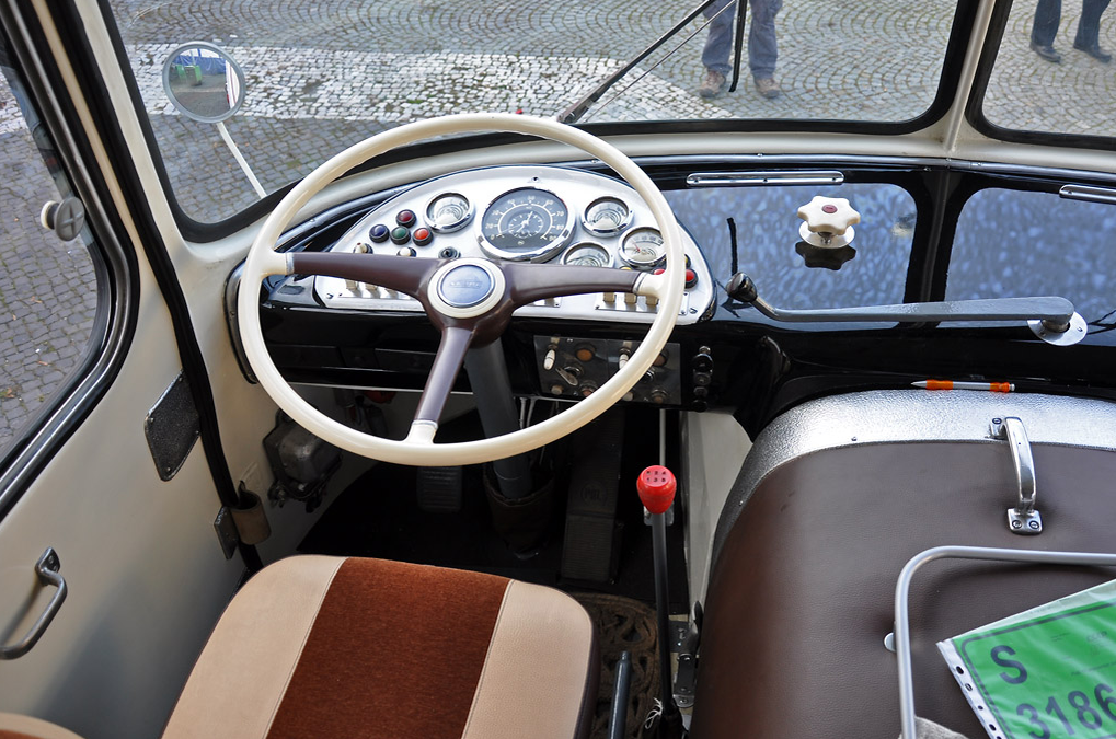 Место водителя в грузовике Skoda-LIAZ-706 